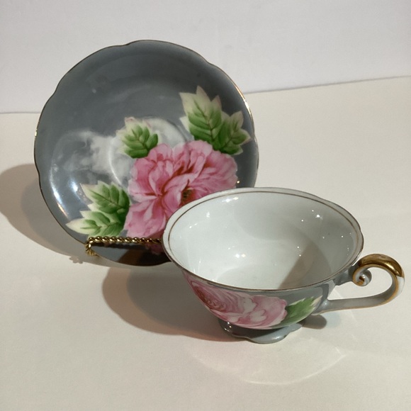 Made in Occupied China Teacup &Saucer w/Gold Handle, vintage ‘40’s, hand painted